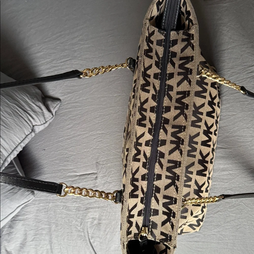 Michael Kors Signature Black and Tan Tote - Picture 2 of 16